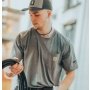 Carhartt Streetcar Graphic t-shirt. Miljøbilledet viser produktet i brug.