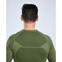 Pinewood Seamless Function Base Layer termoundertøjssæt. Miljøbilledet viser nakken på trøjen bagfra.