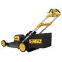 Dewalt DCMWSP660N-XJ plæneklipper. Billedet viser produktet bagfra.