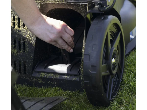 Scheppach plæneklipper BC-MP430-X SET XL2, 43 cm 5911415400, m/lader og to batterier. Billedet viser produkt.