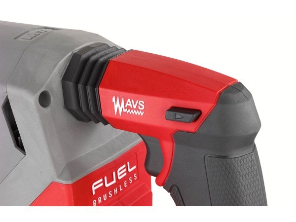 Milwaukee M18 FUEL™ SDS-Plus borehammeren. Billedet viser produktet fra en skrå vinkel.