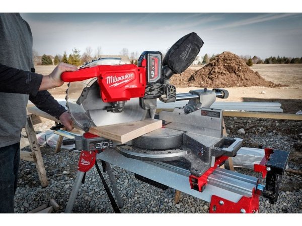 Milwaukee kap-/geringssav