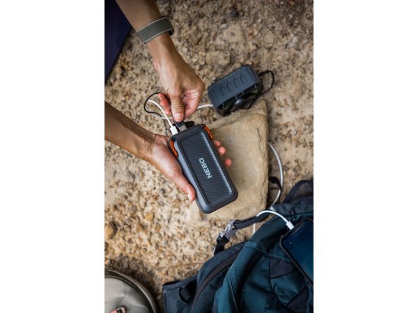 Nebo rambler 20K powerbank Nebo Rambler 20.000 mAh powerbank. Billedet viser produktet med hvid baggrund.