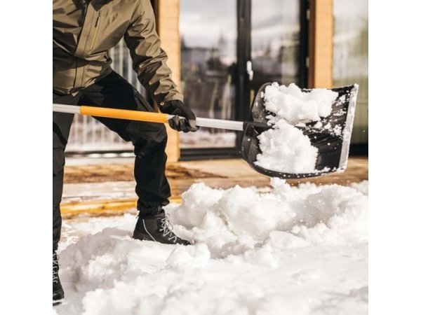 Fiskars sneskraber X-series