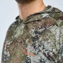 Pinewood Insectsafe hættetrøje. Nærbillede af produkt på model