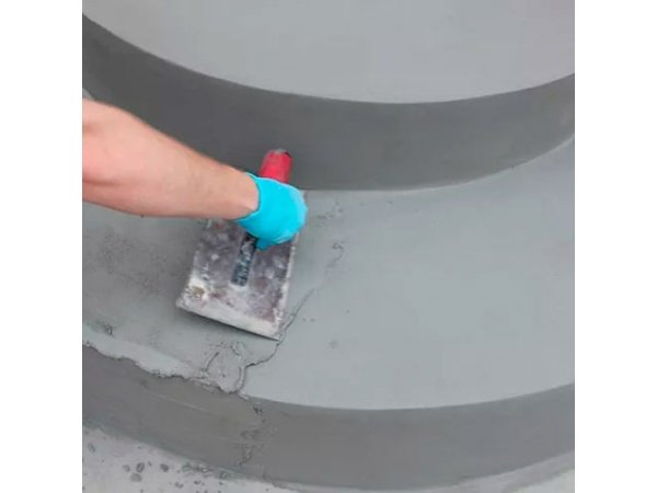 Skalflex trappe-rep 2K 14kg, reparationsmørtel. Billedet viser produkt med hvid baggrund.