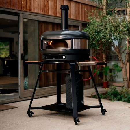 Gozney Dome XL pizzaovn Gozney Dome XL pizzaovn Gen 2.0, sort. Billedet viser produktet forfra og tændt.