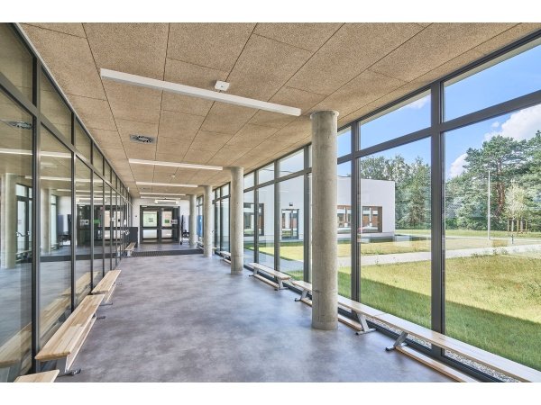 Knauf  Heradesign loftplade Superfine hvid i dimensionen 25x600x1200 mm. billedet viser pladen skrå fra siden.