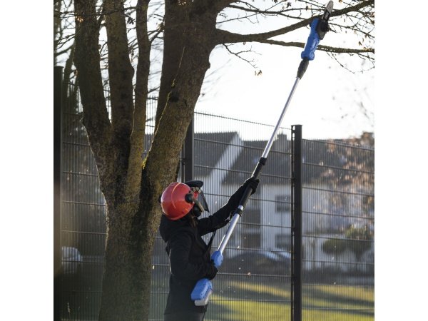 Scheppach multitool m/teleskophækkeklipper/kædesav, C-PHTS41. Billedet viser produktet og tilbehør med hvid baggrund