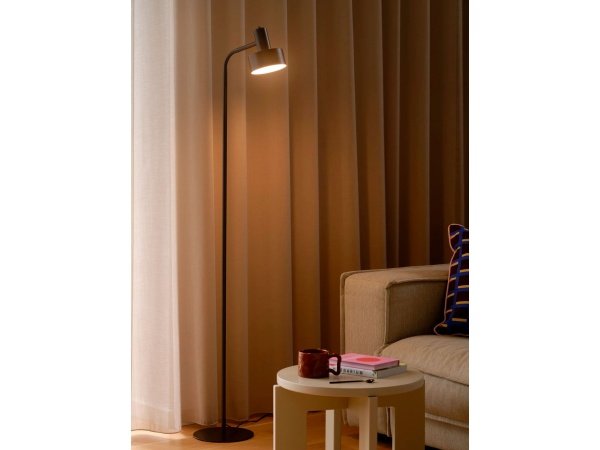 Nordlux Matis gulvlampe Nordlux Matis gulvlampe sort. Billedet viser produktet med hvid baggrund.