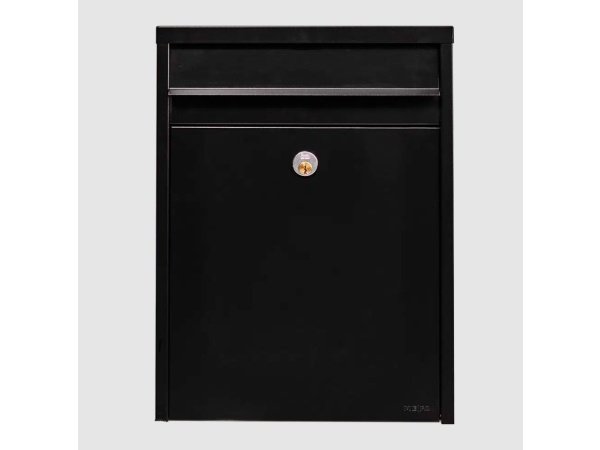 Mefa Piano 350 postkasse i sort MEFA Piano Postkasse 350 i sort er en elegant og smal postkasse, ideel til placeringer med begrænset plads. Udstyret med en 6-stifts sikkerhedslås.