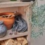 Gardena Liano tekstilslange på 25 m. Miljøbilledet viser produktet opbevaret.