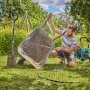 Gardena Liano tekstilslange på 25 m. Miljøbilledet viser produktet effektivitet.
