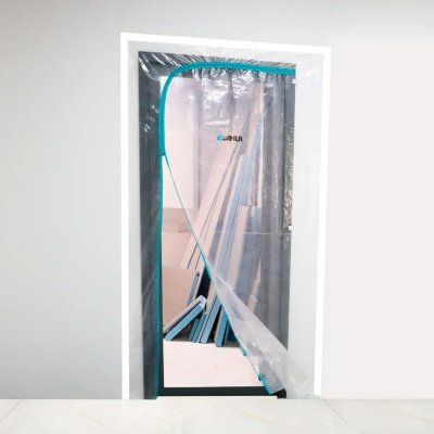Bihui støvdør L-åbning, 220 x 112 cm. Miljøbilledet viser produktet i brug. 