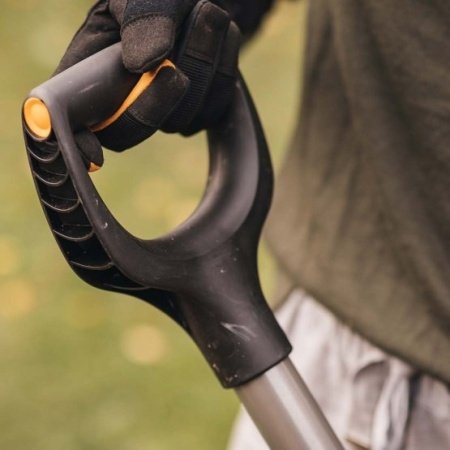 Fiskars Ergonomic spade