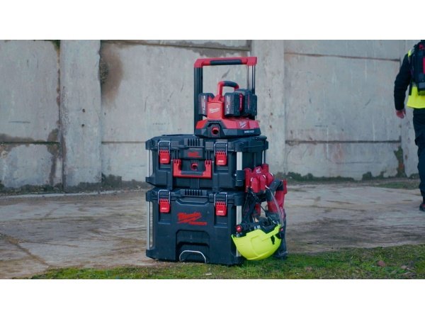 Milwaukee PACKOUT krogrække med 3 kroge. Billedet viser produktet med hvid baggrund.