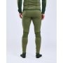 Pinewood Seamless Function Base Layer termoundertøjssæt. Miljøbilledet viser bukserne bagfra.