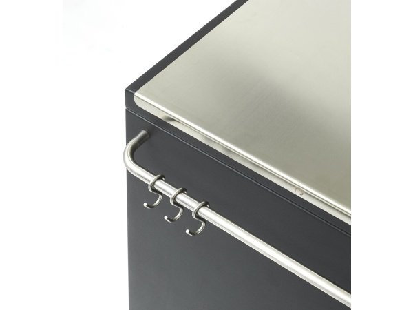 Morsø stålplade (pastry board) t/Garden & Terra. Billedet viser produktet fra en skrå vinkel.