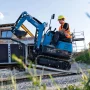 Scheppach EXC815 minigraver. Maskinen vises i brug.