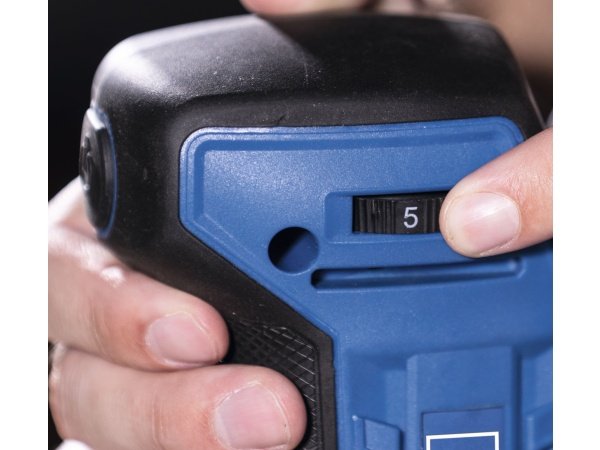 Scheppach excentersliber C-OBS125-X 20V, Solo. Billedet viser produkt og tilbehør med hvid baggrund