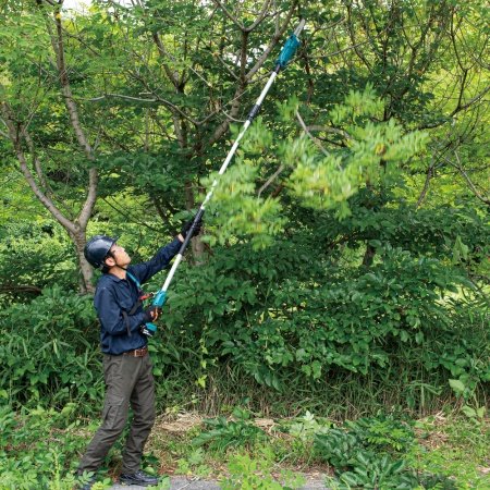Makita stangsav DUA200Z Makita stangsav DUA200Z 18V SOLO, 200 mm. Billedet viser hele produktet med hvid baggrund.