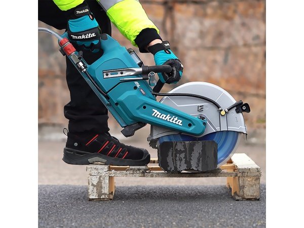 Makita kapsav 40V XGT Makita kapsav 40V XGTCE004GZ u/akku & lader. Billedet viser produktet fra en skrå vinkel.