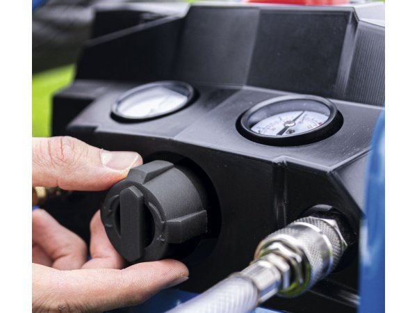 Scheppach 2x20V C-ACT160-6-X kompressor. billedet viser produktet med hvid baggrund.