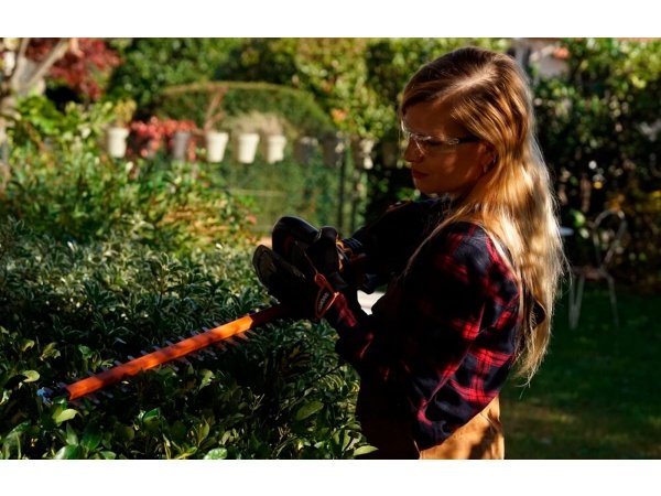 Worx WG264E.9 PowerShare 20V Hækkeklipper Worx WG264E.9 PowerShare 20V Hækkeklipper. SOLO, 56 cm. Billedet viser produktet fra siden.