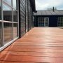 Luksuriøse Jatoba terrassebrædder med naturlig rødbrun farve og overlegen holdbarhed