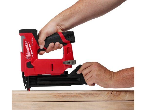 MILWAUKEE M12 FCN18GS-0X Stiftepistol MILWAUKEE M12 FCN18GS-0X Stiftepistol. Sømlængde 16 - 38 mm. Billedet viser produktet med hvid baggrund.