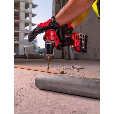 Milwaukee M18 BLPDRC-422C slagboremaskine, en kompakt og kraftfuld kulfri løsning med 145 mm længde til nem adgang i snævre områder. Billedet viser produktet forfra som png med hvid baggrund-