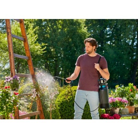 GARDENA Comfort tryksprøjte 5L GARDENA Comfort tryksprøjte 5 liter. Billedet viser produktet forfra.