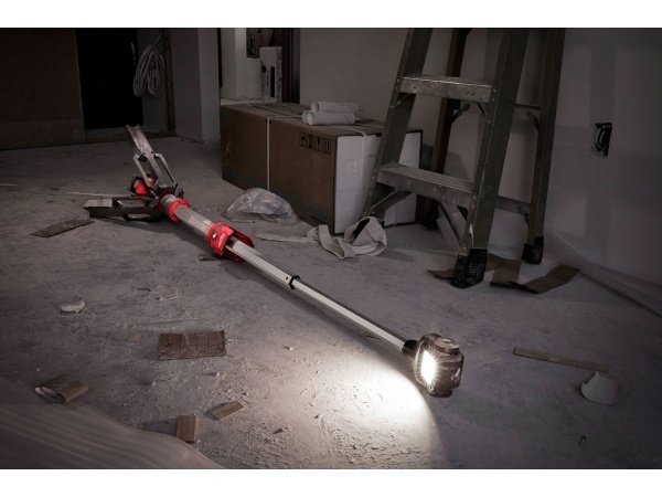 Milwaukee arbejdslampe m/stativ Milwaukee arbejdslampe m/stativ M12 SAL-0. Billedet viser produktet forfra.