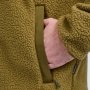 Pinewood Forest Pile Fleece til mænd. Miljøbilledet viser produktets forlommer.
