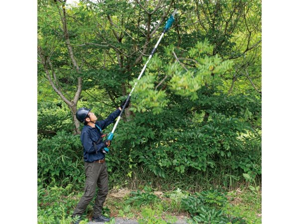 Makita stangsav DUA200Z 18V SOLO, 200 mm. Billedet viser hele produktet med hvid baggrund.