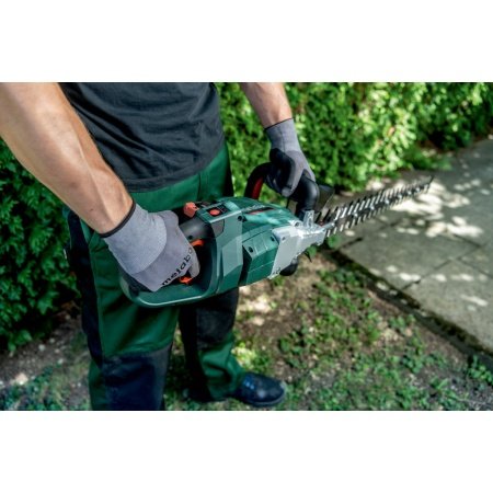 Metabo akku hækkeklipper HS 18 LTX BL 65 SOLO Billede af en effektiv Metabo akku hækkeklipper HS 18 LTX BL 65 SOLO