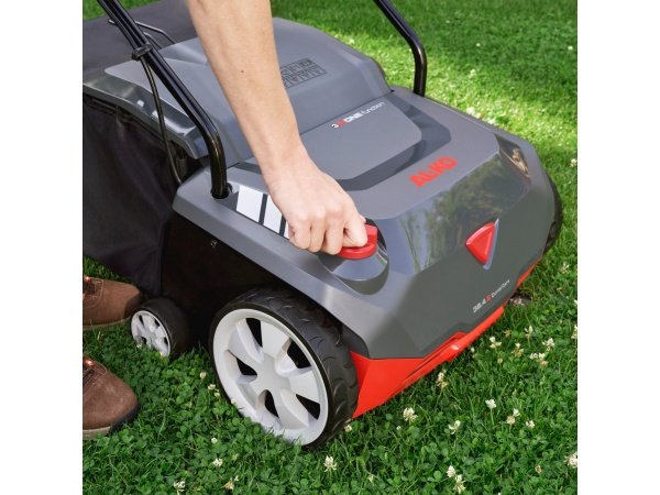 AL-KO 38.4 E vertikalskærer AL-KO 38.4 E vertikalskærer Combi Care. Perfekt til arbejdsarealer op til 800 m². Billedet viser produktet forfra.