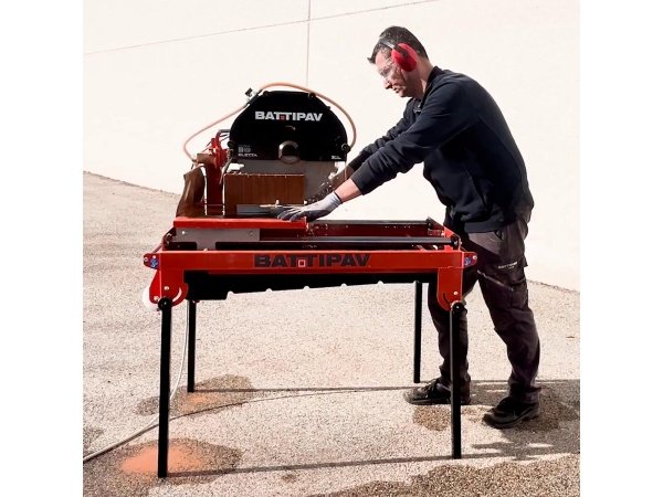 Battipav Stenskæremaskine Eletta 400 – 40 cm. Billedet viser produkt med hvid baggrund.