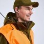 Pinewood Furadal Expert 2L tofarvet kasket. Miljøbilledet viser produktet på model forfra.