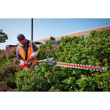 Milwaukee stanghækkeklipper 216 cm Milwaukee stanghækkeklipper M18 FHETE22-0, 216 cm. Billedet viser produktet fra siden.