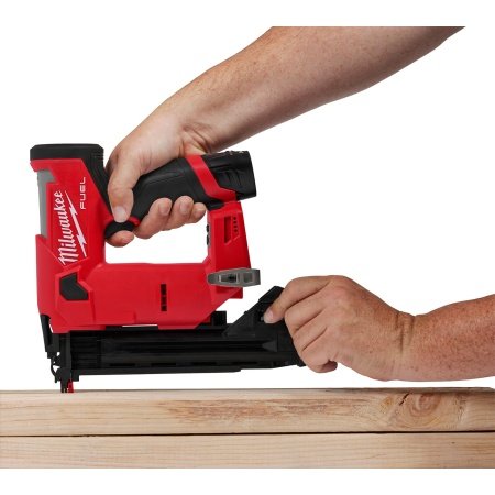 MILWAUKEE M12 FCN18GS-0X Stiftepistol MILWAUKEE M12 FCN18GS-0X Stiftepistol. Sømlængde 16 - 38 mm. Billedet viser produktet med hvid baggrund.