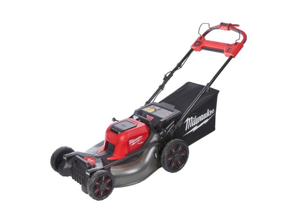 Milwaukee M18 FUEL™ plæneklipper Milwaukee M18 FUEL™ 53 cm selvkørende plæneklipper. Billedet viser produktet fra en skrå vinkel.