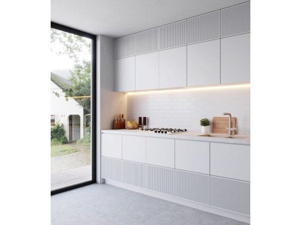 Nordlux LED-strip i hvid. Dæmpbar funktion med fjernbetjening. Billedet viser produktet med fjernbetjening.