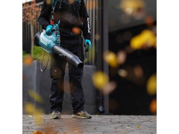 Makita løvblæser