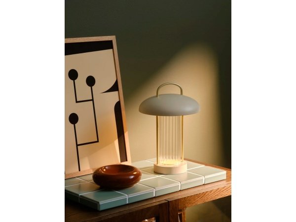 Nordlux Mirano portable bordlampe beige. Billedet viser produktet med hvid baggrund.