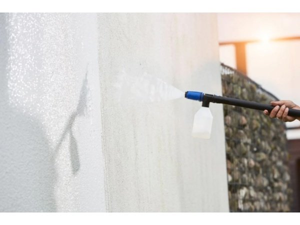 Active Stone Cleaner fra Nilfisk 2,5 liter. Billedet viser produktet med hvid baggrund.