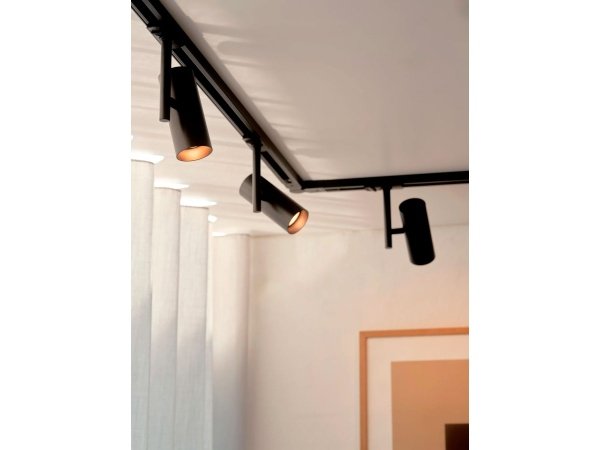 Nordlux Jerome Link spot Nordlux Jerome Link spot skinnesystem sort. Billedet viser produktet med hvid baggrund.