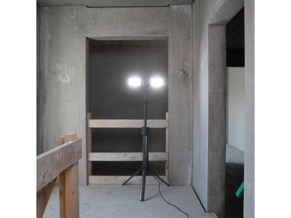 Scangrip LED arbejdslampe Scangrip TOWER 8 CONNECT arbejdslampe. Billedet viser produktet foldet ud med hvid baggrund.