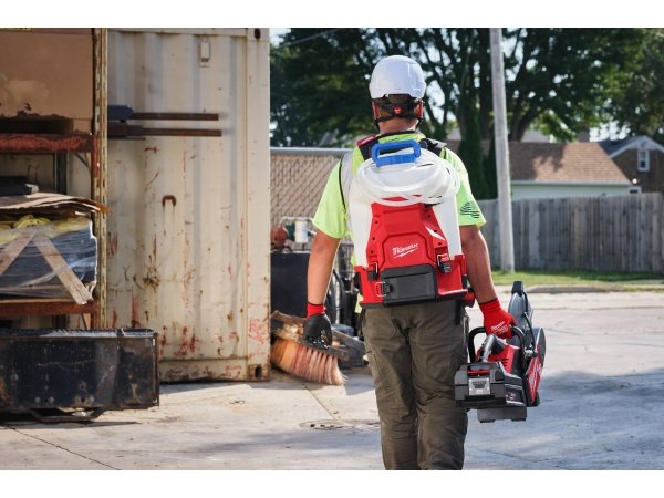 Milwaukee rygsprøjte Milwaukee M18™ Gen2 rygsprøjte. Billedet viser produktet med hvid baggrund.